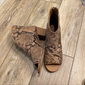 BUCKLE Snakeskin Print Open Toed Booties Size 6